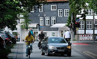 Der ADFC beklagt, dass sich die Radfahrer auf der Dalkestraße oft von überholenden Autos bedrängt fühlen. - Andreas Frücht Der ADFC beklagt, dass sich die Radfahrer auf der Dalkestraße oft von überholenden Autos bedrängt fühlen. - Andreas Frücht