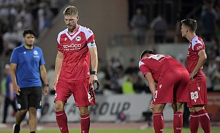 Für Arminia Bielefeld um Kapitän Fabian Klos (l.) endet das Spiel gegen den SSV Ulm mit einer enttäuschenden 0:1-Niederlage. - IMAGO/Jan Huebner