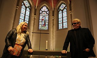 Im Altarraum der Eidinghausener Kirche werden Heino und Anita Hegerland Mitte Dezember die Himmel rühmen. - Elke Niedringhaus-Haasper