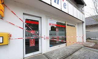 Der letzte Fall: In der Nacht zu Samstag, 26. Juni, haben Unbekannte den Geldautomaten der Sparkassenfiliale Dehme gesprengt. Die Täter flüchteten ohne Beute. - Nicole Sielermann
