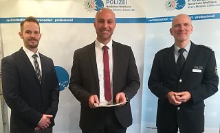Stellten die Kriminalstatistik 2022 für Minden-Lübbecke vor: Kriminaloberrat Benjamin Beutler (v. l.), Landrat Ali Dogan und Polizeidirektor Mathias Schmidt. - Frank Hartmann