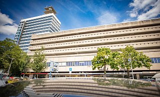 Der Kasten kommt weg - Goldbeck hat einen Abbruchantrag bei der Stadt eingereicht. Wird es im geplanten Neubau wieder Ladengeschäfte und Gastronomie geben? - Mike-Dennis Müller / www.mdm.photo