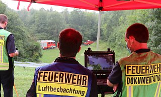 Auf der Aqua Magica kam es im August 2020 zu einer großen Suchaktion, weil am Ufer des Teichs zwei Paar Kinderschuhe gefunden wurden. - Dirk Windmöller
