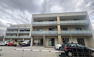 Neu, modern und günstig zu mieten: Die Wohnanlage "Chamäleon" der KHW an der Bahnhofstraße in Verl ist zugleich ein inklusives Projekt. Hier gibt es eine Einrichtung des Wetkreises und mehrere Sozialwohnungen. Doch die Mieter klagen über eine lange Liste an Mängeln und fühlen sich von der KHW im stich gelassen. - Wolfgang Wotke