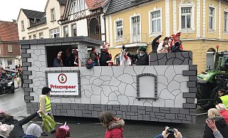 So ein Karnevalsumzug macht viel Freude. - Karnevalsverein Peckelsheim