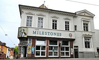 Ein Moratorium soll helfen, den Konflikt um das Café Milestones und die Nutzung des Gebäudes von Artitsts Unlimited endgültig zu lösen. - Barbara Franke