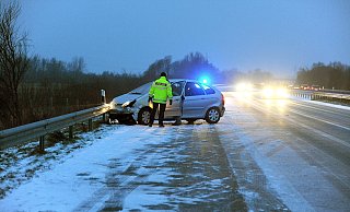 Die Straßen in Gütersloh könnte im Laufe des Montags spiegelglatt werden. Autofahrer sollten besonders aufpassen. - Symbolfoto/Karsten Sörensen