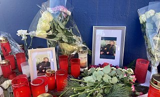 Am Tatort trauerten im Dezember zahlreiche Menschen um Mordopfer Memo K.. Sie legten Kerzen und Blumen nieder. Foto: Jens Reichenbach - Jens Reichenbach