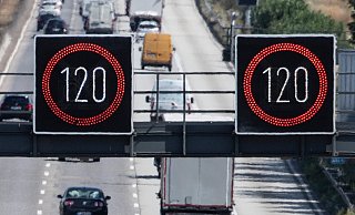 Eine Tempolimit von 120 auf Autobahnen ist aus Sicht des Umweltbundesamtes kein "kleiner Fisch" für den Klimaschutz. - Symbolbild: Boris Roessler/dpa