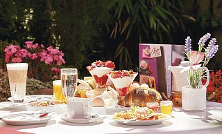 Frühstück bei Café Kraume. - Klocke verlag Bielefeld