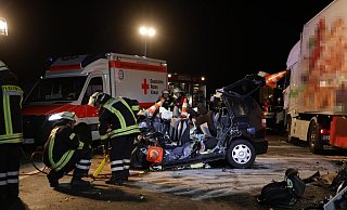 Bei dem schweren Unfall auf der B51 bei Bohmte sind vier Menschen ums Leben gekommen. - Nord-West-Media