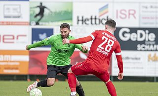 Voller Einsatz: Eros Dacaj (l.) vom SV Rödinghausen. - Joel Beinke