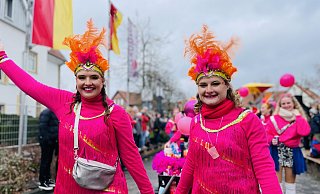 Ausnahmezustand im Kreis Gütersloh: 20.000 Jecken feiern am Rosenmontag in Rietberg, 16.000 sind es in Rheda-Wiedenbrück. - Lena Vanessa Bleck