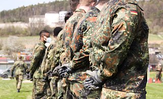 Franco A. war Oberleutnant der Bundeswehr, schon 2014 fielen seine rechtsnationale Gesinnung auf. Er soll Teil eines rechten Netzwerkes gewesen sein. Ein Hinweis aus dem Ermittlungen führt nach OWL. - Wiebke Wellnitz