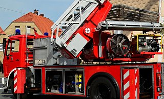 Symbolfoto: Mit einer Drehleiter rückte die Feuerwehr zum Babyfachmarkt an. - Pixabay