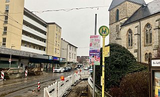Bei Tiefbauarbeiten an der Hauptstraße entdeckten Straßenbauarbeiter in der Grube menschliche Knochen. - Jens Reichenbach