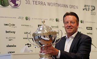 Ralf Weber, Turnierdirektor der Wortmann Open, ist gespannt, wer die Siegertrophäe mit nach Hause nimmt. - Wolfgang Rudolf