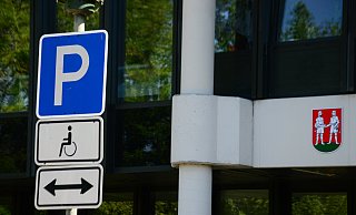 Ein Leser braucht beim Ein- und Aussteigen in sein Auto viel Platz. Einen entsprechender Behinderungsgrad wurde ihm bisher nicht bescheinigt. - Lena Henning