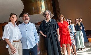 Marta-Direktorin Kathleen Rahn (3.v.l.) und Team freuen sich, dass mit Silke (v. l.) und Björn Laffontien Pächter für das Café gefunden zu haben. - Ralf Bittner