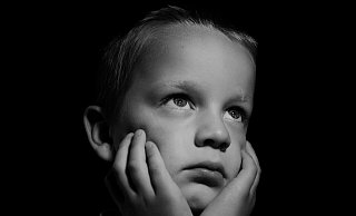 Ein Drittel aller Kinder und Jugendlichen zeigt in der Pandemie psychische Auffälligkeiten. Doch einen Therapiepaltz für sie zu bekommen, ist gar nicht so einfach. - Jan-Henrik Gerdener