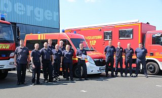 Dirk Rabeneck (Mitte) und weitere Einsatzkräfte fahren am Samstag nach Dortmund, um im Ernstfall zu unterstützen. - Anthea Moschner