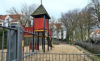 Auf dem Spielplatz an der Brandenburger Straße wird mit Drogen gehandelt. Kinder können dort nicht ungehindert spielen. - Barbara Franke