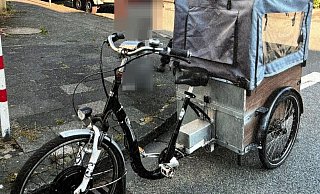 Alle Mühe umsonst - das selbstgebaute Vehikel hat im öffentlichen Straßenverkehr nichts zu suchen, so die Polizei Paderborn. - Polizei Paderborn
