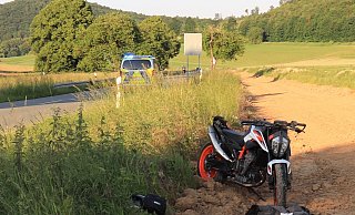 Bei Paderborn-Dahl wird ein 22-jähriger Motorradfahrer schwer verletzt. - Polizei Paderborn