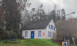 In diesem leer stehenden Wohnhaus soll sich die fünfköpfige Familie ein Matratzenlager eingerichtet haben. - Anastasia von Fugler