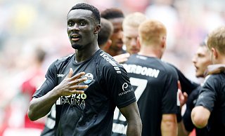 SCP-Stürmer Sirlord Conteh feiert sein Tor zum 2:1. Es sollte der entscheidende Treffer für den ersten Paderborner Saisonsieg sein. - dpa