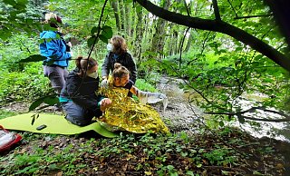 Im Hardehausener Wald trainierten jetzt Multiplikatoren aus der Umweltbildung Erste-Hilfe-Maßnahmen. - Gertrud Hein