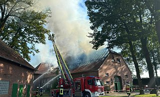 Die Feuerwehr war am Dienstag damit beschäftigt, einen Großbrand in Gütersloh zu löschen. - Christian Bröder