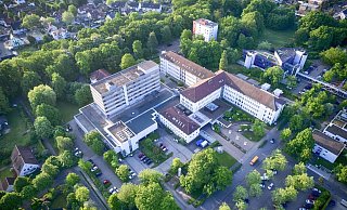 Das Krankenhaus Bad Oeynhausen soll nach den Plänen des Mühlenkreises in der Nachbarschaft zum Herz- und Diabeteszentrum neu gebaut werden. Die Auguste-Viktoria-Klinik soll in dem Neubau ebenfalls Platz finden. - THORSTEN ULONSKA