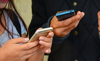 Gerade für Kinder und junge Erwachsene können zunächst harmlose Chats mit Unbekannten in Online-Foren zu einer Gefahr werden. - Symbolfoto: Pixabay