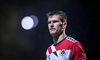 Moritz Fritz startete seine Fußballer-Laufbahn in Bielefeld. Jetzt ist er Kapitän bei Viktoria Köln - und verletzt. - IMAGO/Maximilian Koch