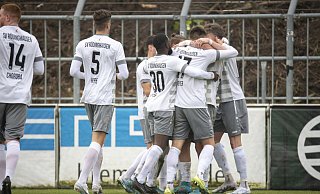 Die Spieler des SV Rödinghausen jubeln in der Partie gegen den 1. FC Kann-Marienborn. - Joel Beinke