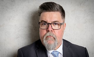 Kreis-Wirtschaftsförderer Jan Hüttner machte den Politikern im Haupt- und Finanzausschuss keine Hoffnungen, dass es leicht wird, Unternehmen im Kreis Herford zu halten oder neu anzusiedeln. - Corina Lass