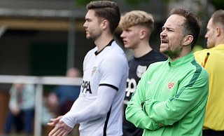 Dornbergs Trainer Jens Horstmann (in grün) beklagte die schlechte Chancenauswertung seiner Elf in Kaunitz. - PeterUnger