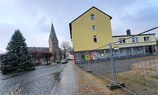 Ein Haus im Quartier am Kump ist bereits abgerissen, der Rest wird saniert. - Madita Schellenberg