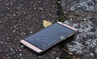 Ob das verlorene Mobiltelefon beschädigt wurde, ist nicht bekannt. - (Symbolbild) Pixabay/Glavo