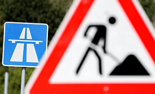 Auf der A30 wird in Höhe der Anschlussstelle Hiddenhausen ab Montag, 18. März, ein Fahrstreifen wegen Bauarbeiten gesperrt. - Jan Woitas / dpa