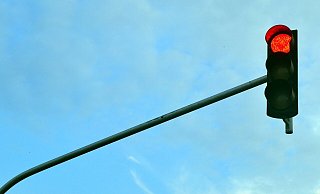 Eine seltsame Ampelschaltung sorgte in Enger für Verwirrung. - Symbolbild: Pixabay/Fathromi Ramdlon