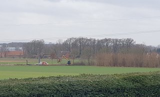 Das dichte Grün an der Bundesstraße 239 im Rahdener Süden erfüllte aus Sicht von Bürgern auch eine Lärmschutz-Funktion. Auf dem Foto ist zu sehen, wie es an den Bereichen aussieht, an dem der Grünschnitt schon erledigt ist. - Klaus-Dieter Döpke