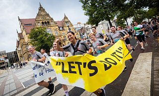 Mächtig Spaß hatte das Oetker-Team beim Firmenlauf auf dem Niederwall. - Mike-Dennis Mller / www.mdm.photo