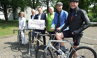 Die sechs vom Organisationsteam der Sieben-Pässe-Tour freuen sich schon auf den Event. Das Foto zeigt (v. l.) Sylke Weiherich, Markus Hannig, Marc Schäuble, Georg Droste, Frank Haberbosch und Michael Meier. - Karsten Schulz