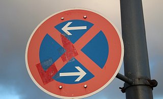 Vor 20 Jahren galt an der Langen Straße in Willebadessen ein Parkverbot. Das wurde aufgehoben, obwohl der Probeversuch als gescheitert angesehen wurde - warum, weiß heute keiner mehr so genau. - Pixabay