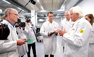 NRW-Ministerpräsident Hendrik Wüst beim Besuch des Unternehmens Beckhoff in Verl. - Andreas Frücht