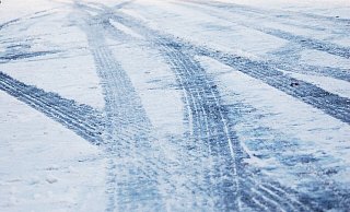 Mitte der Woche erreicht eine Kaltfront Ostwestfalen-Lippe. Autofahrer sollten in den nächsten Tagen besonders vorsichtig fahren. - Symbolbild: Pixabay