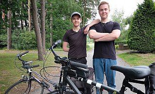 Anatolii Mikhalov (l.) und Thor Griemsmann aus Gütersloh wollten gemeinsam nach Paris. Nur einer von ihnen hat den Eiffelturm tatsächlich gesehen. - Andreas Frücht