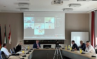 Der Kongress unter der Leitung von Bad Lippspringes Bürgermeister Ulrich Lange (3. v. l.) sollte die Entwicklung der lokalen Mobilität voranbringen. - Stadt Bad Lippspringe